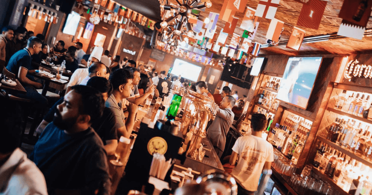 people ordering from huddle's bar
