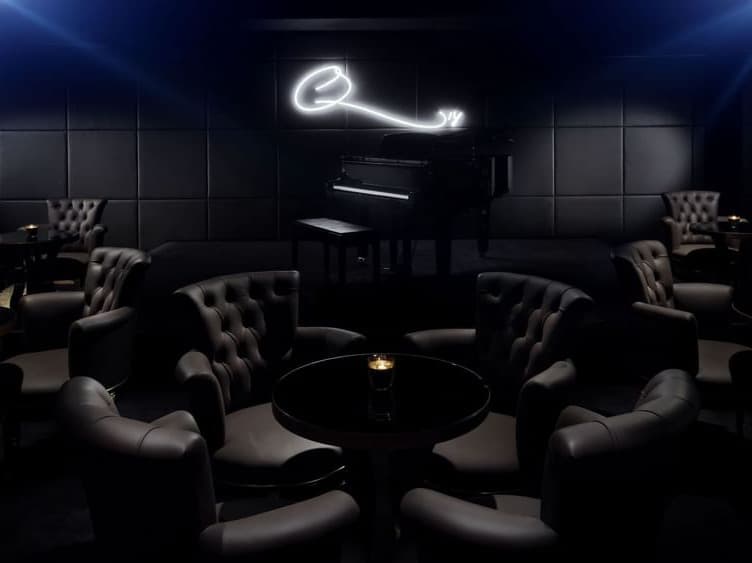 Q's Bar and Lounge photo