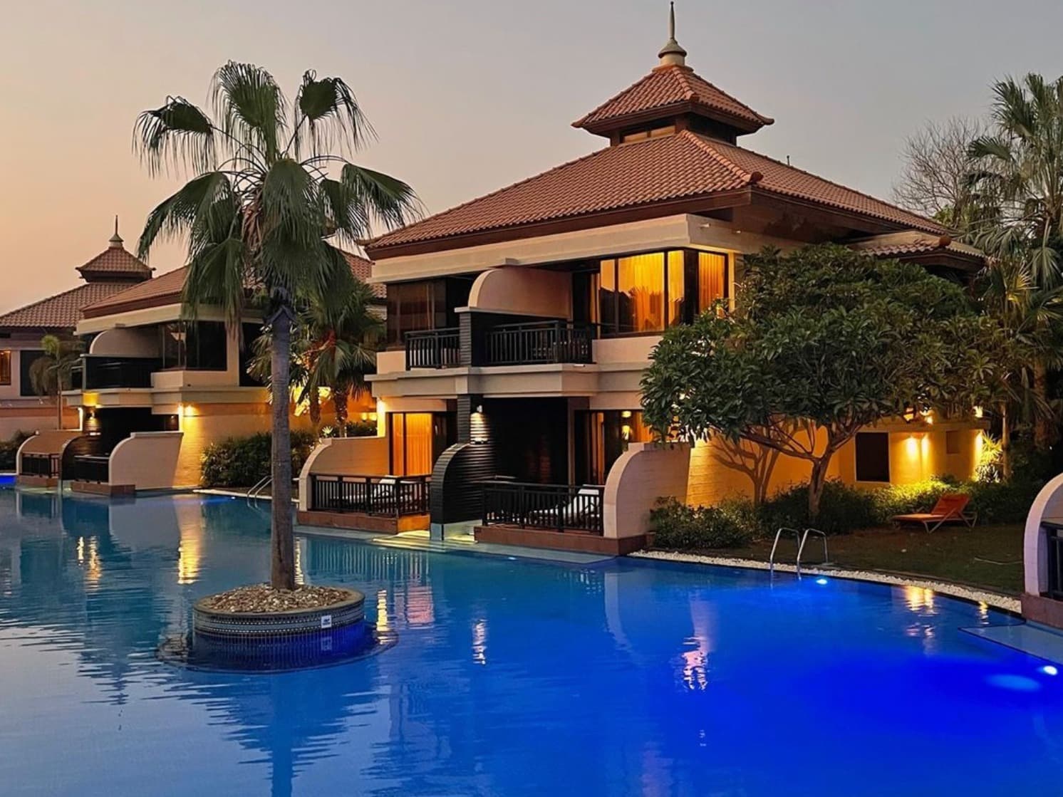 Anantara The Palm Dubai Resort - Pool & Beach photo